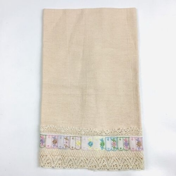 Linen Cotton? Embroidered Table Runner Crochet Edge Flowers Tea Towel Cream Tan - Picture 1 of 11